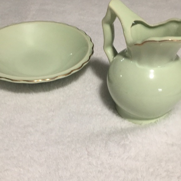 Small light green pitcher with flowers & matching bowl. Both trimmed in gold - Picture 2 of 7